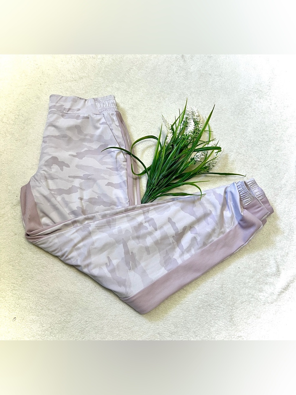 Athleta Brooklyn Fleece Lined Pink Camo Jogger Pants - Size 2 (27")